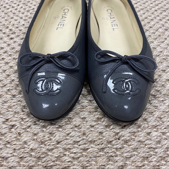 Authentic Chanel grey ballet flats 37.5 - Picture 3 of 12